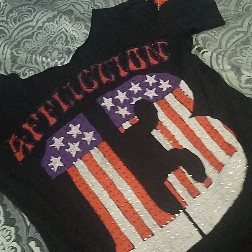 Fitted v neck t shirt